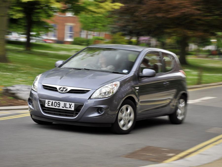  Hyundai i20 3-Door 2009 года  (UK) (фото 10 из 16)